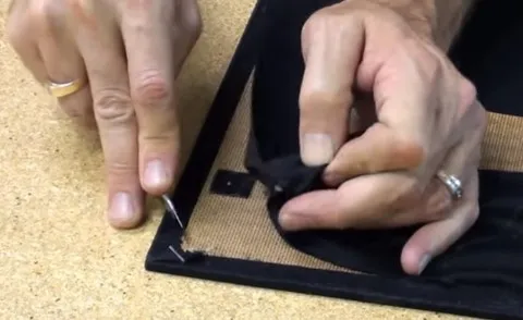 Changer le tissus acoustique d'un cadre d'enceinte : Finitions