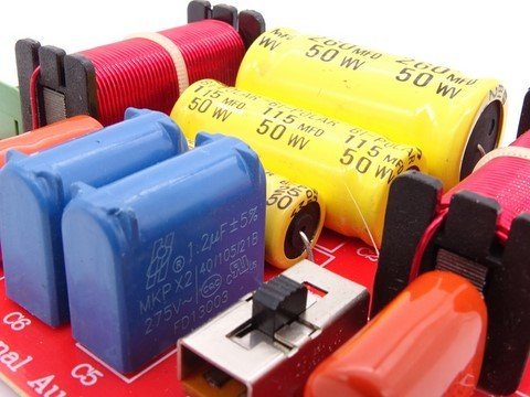 Filtre haut-parleur 2 voies ajustable 2000 Hz 30 à 150 watts 4 ou 8 ohms