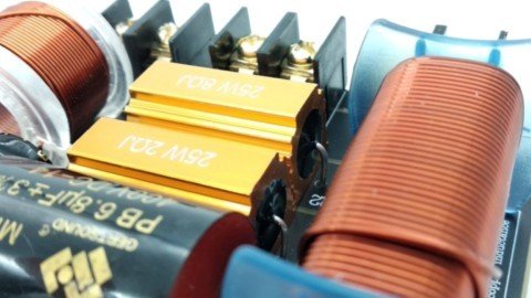 Fonctionnement combiné des résistances, condensateurs et inductances dans un filtre passif