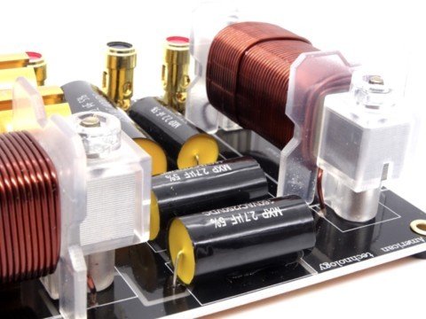 Quels sont les risques d’utiliser un mauvais type de filtre pour mes haut-parleurs