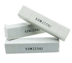 Résistances de puissance cémentées de 10 watts à haute dispersion thermique.